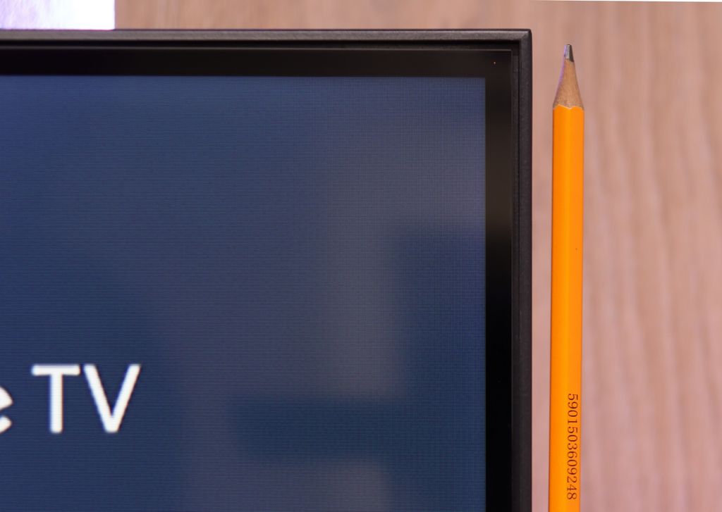 Review TCL C6K Appearance of the TV