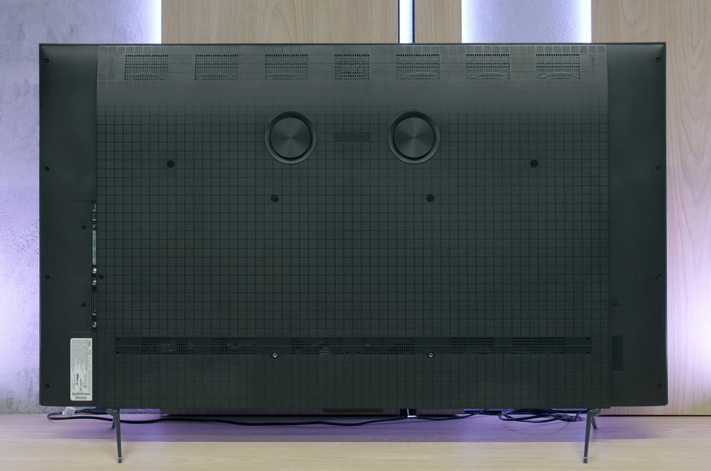 Review TCL C6K Appearance of the TV
