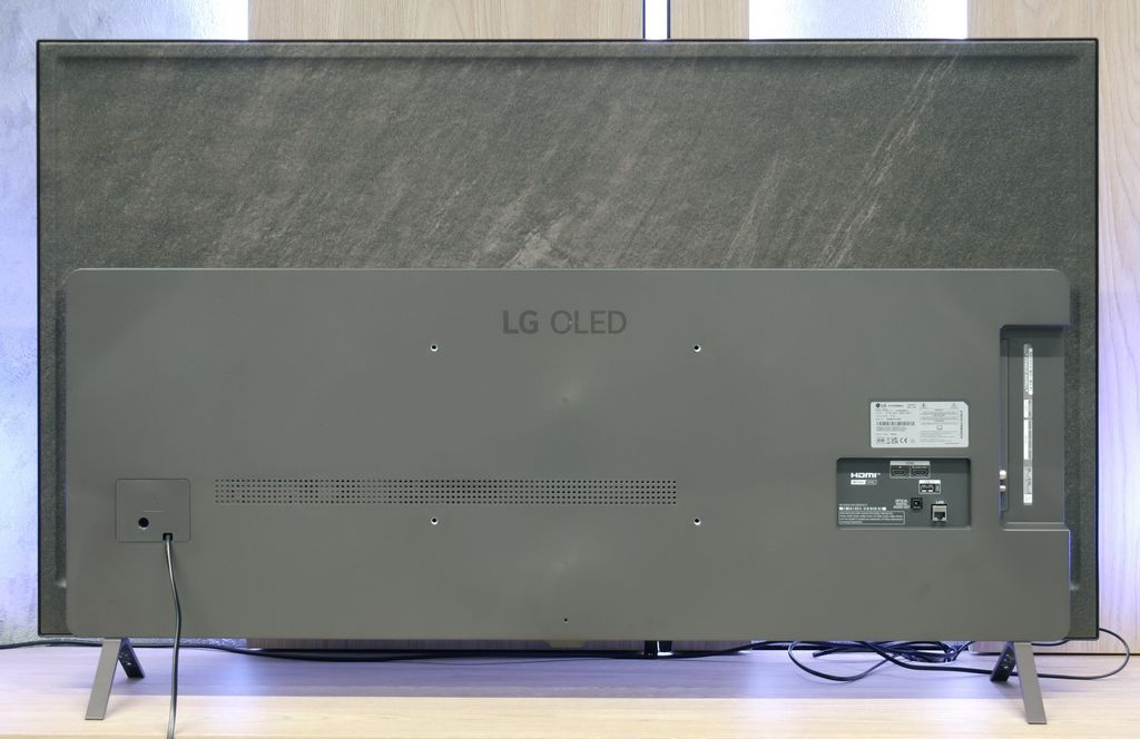 Review LG OLED B5 Appearance of the TV
