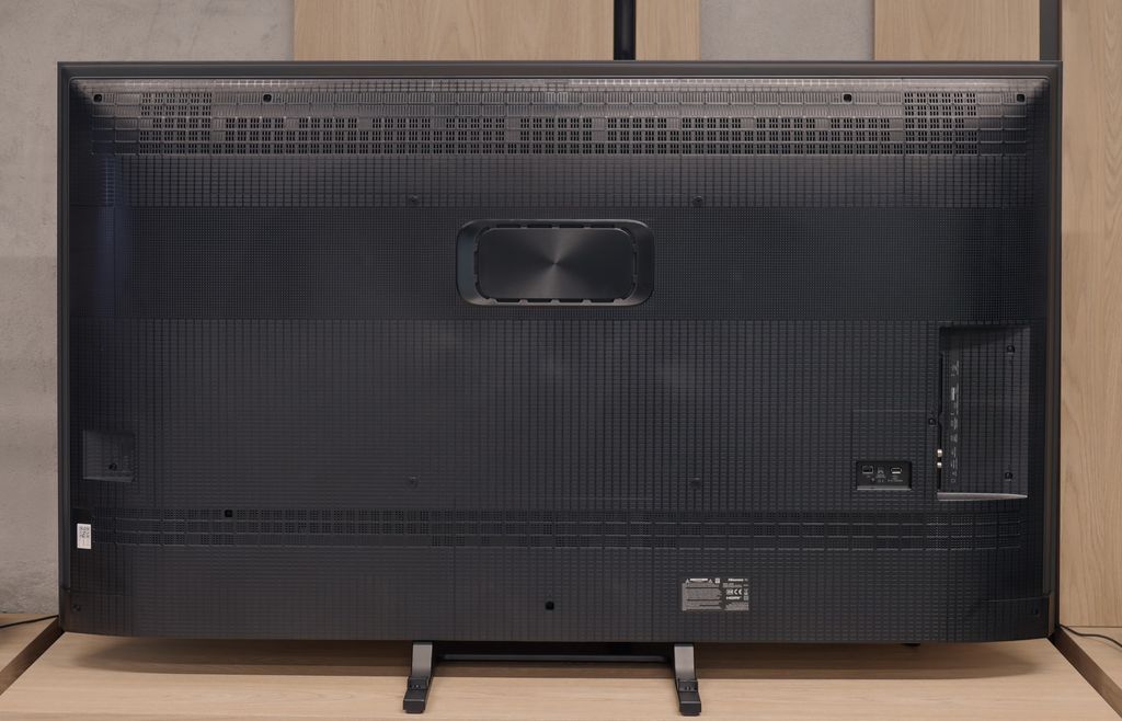 Review Hisense E8Q Appearance of the TV