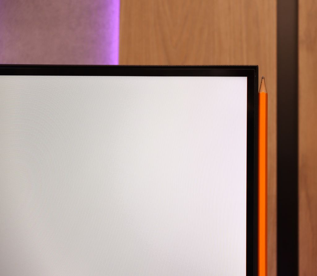 Review Hisense E8Q Appearance of the TV
