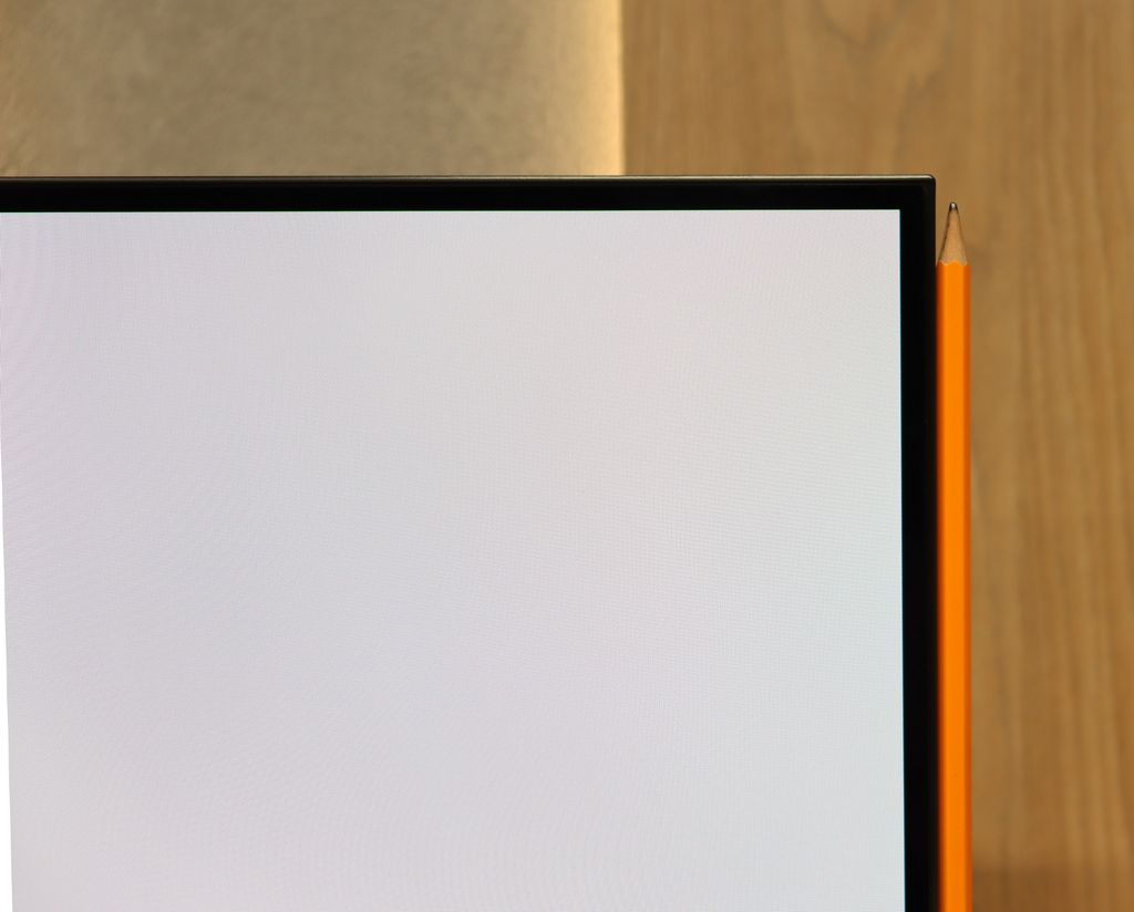 Review Samsung S85F OLED Appearance of the TV