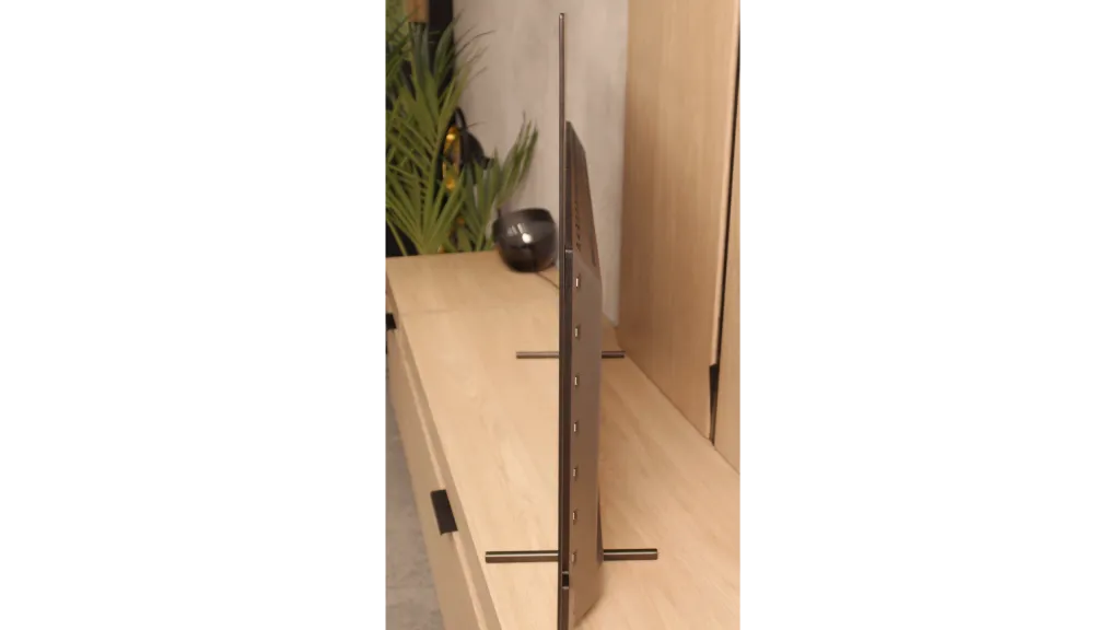 Review Philips OLED770 Appearance of the TV