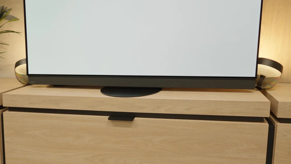 Review Panasonic Z95B TV features