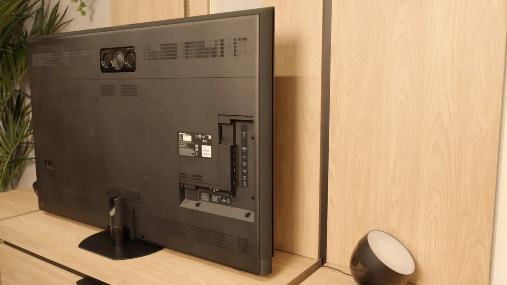 Review Panasonic Z95B TV features