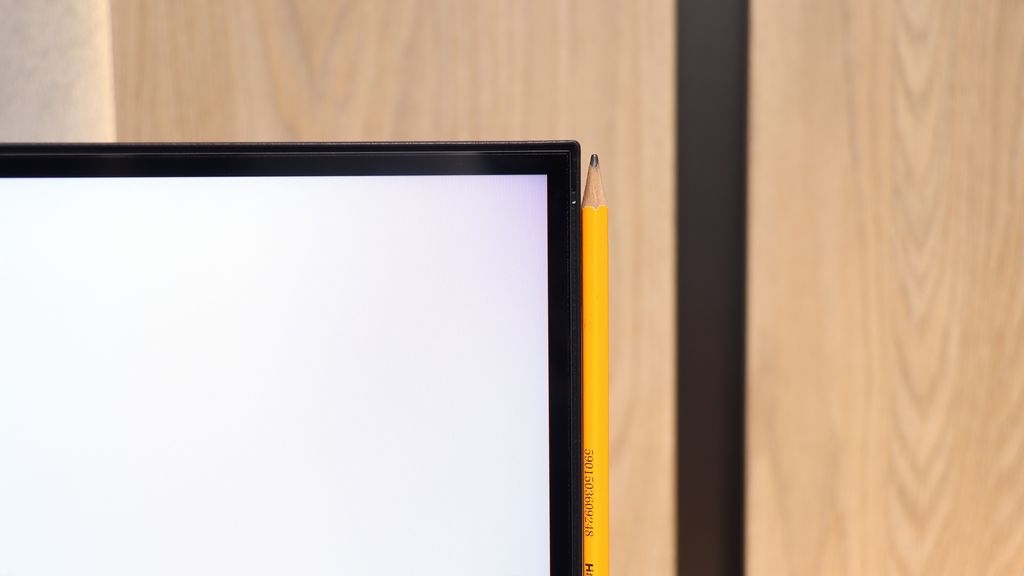 Review Panasonic W95B Appearance of the TV