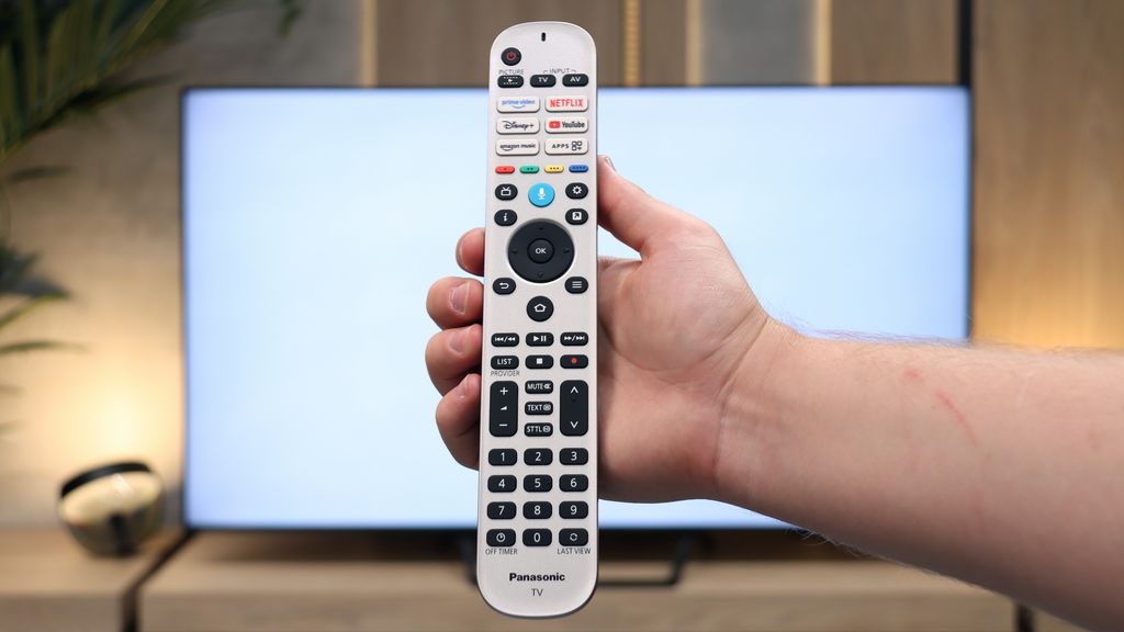 Review Panasonic W95B Appearance of the TV