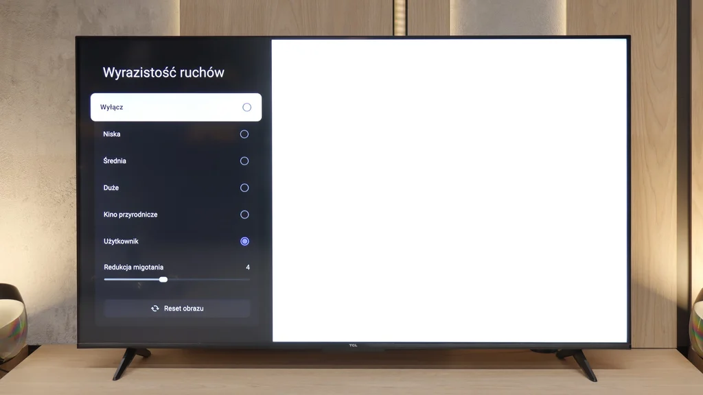 Review TCL V6C Blur and motion smoothness