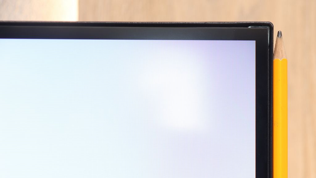 Review Haier Q80FUX Appearance of the TV