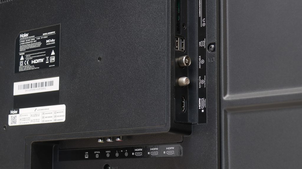 Review Haier Q80FUX Appearance of the TV
