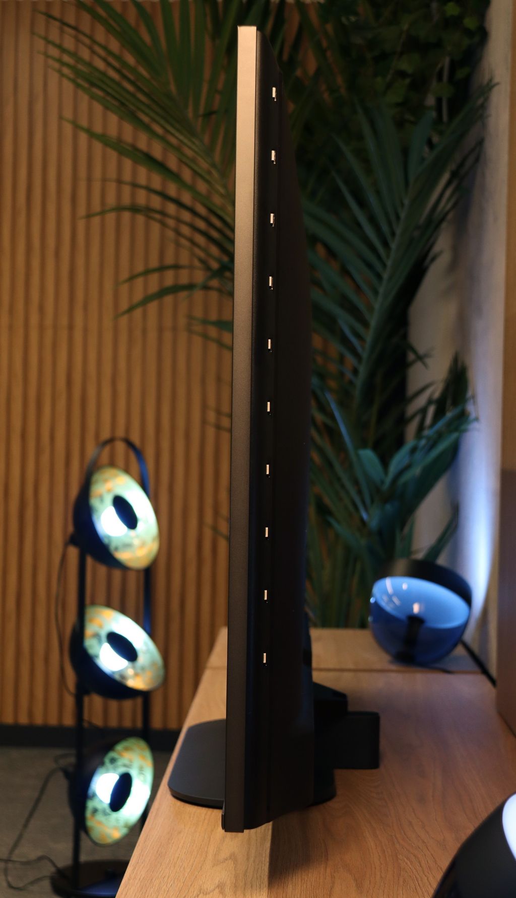 Review PHILIPS PUS9010 (IPS) Appearance of the TV