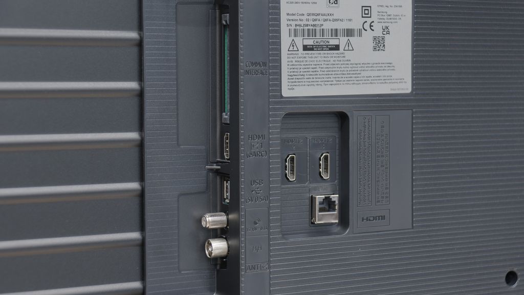 Review Samsung Q6F (IPS) Appearance of the TV