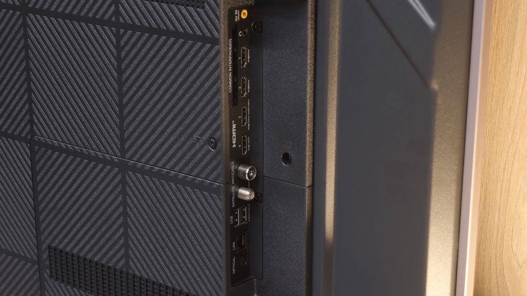 Review Haier M90E Appearance of the TV