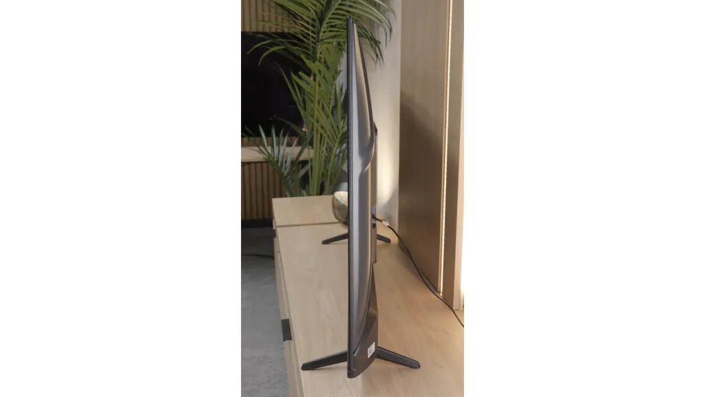 Review Hisense E7Q PRO / E79Q PRO Appearance of the TV