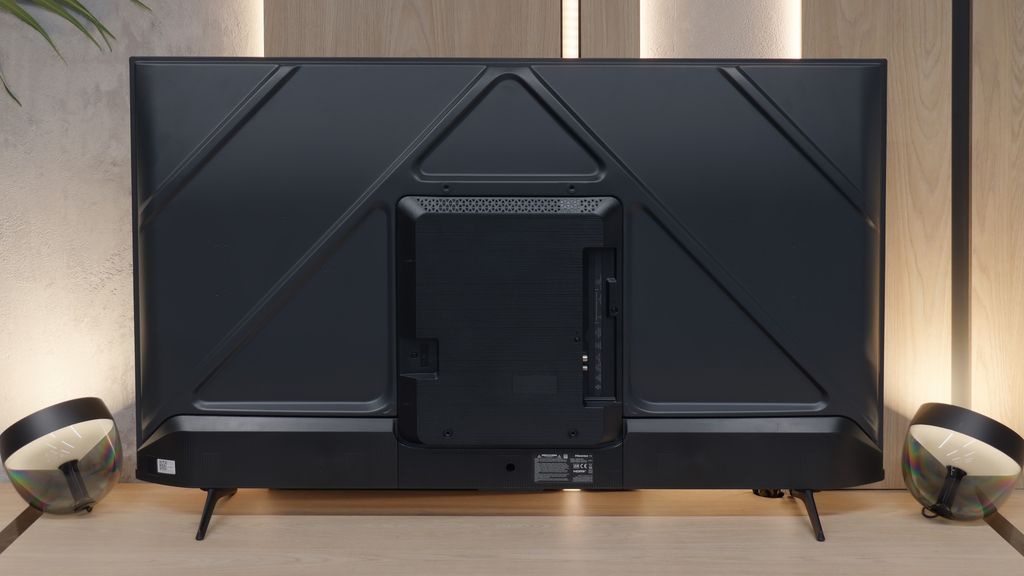 Review Hisense E7Q PRO / E79Q PRO Appearance of the TV