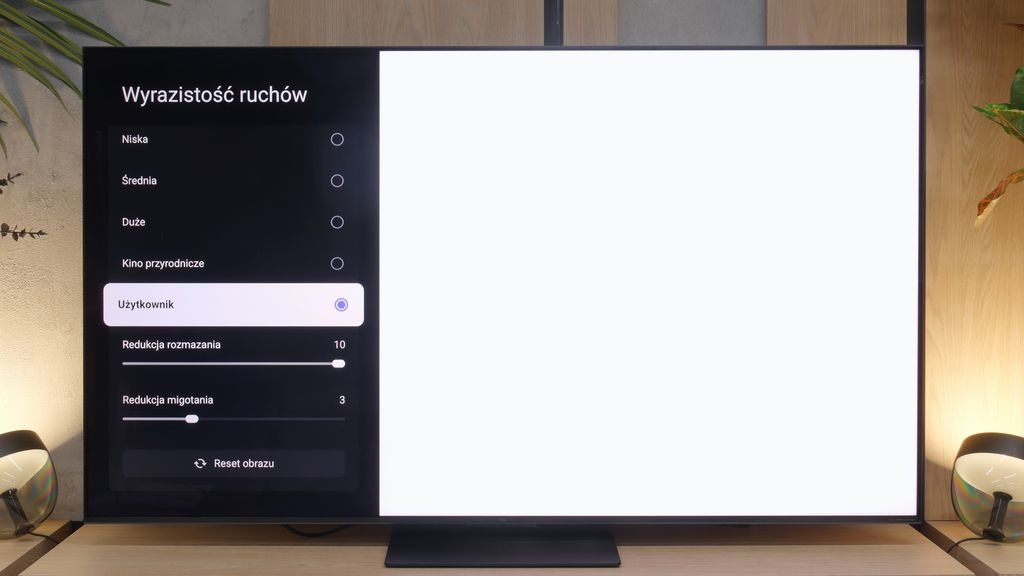 Test TCL C7L Smużenie i płynność ruchu