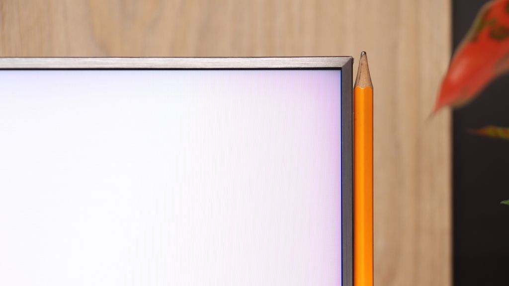 Review TCL C8L / QM8L  Appearance of the TV