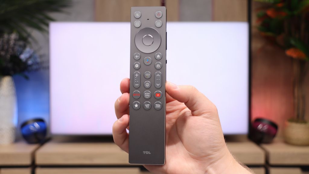Review TCL C8L / QM8L  Appearance of the TV