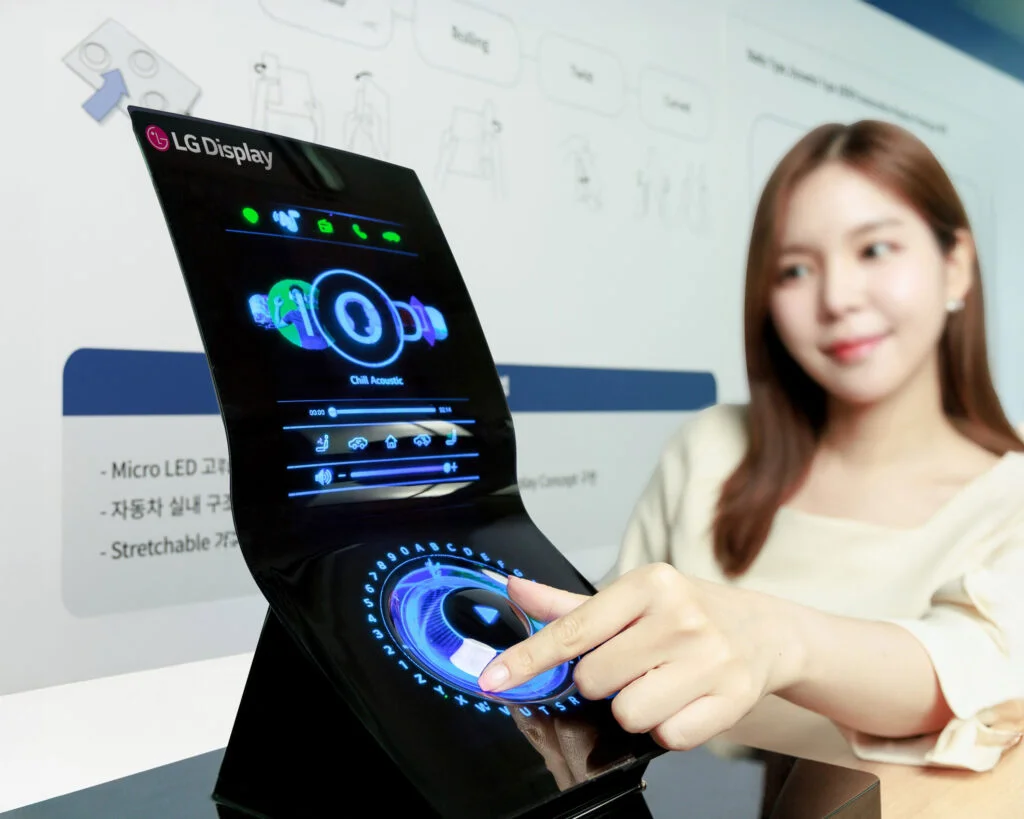 LG Display reveals flexible OLED screen for cars – a stretchable display redefining in-car UX and next-gen automotive technology.