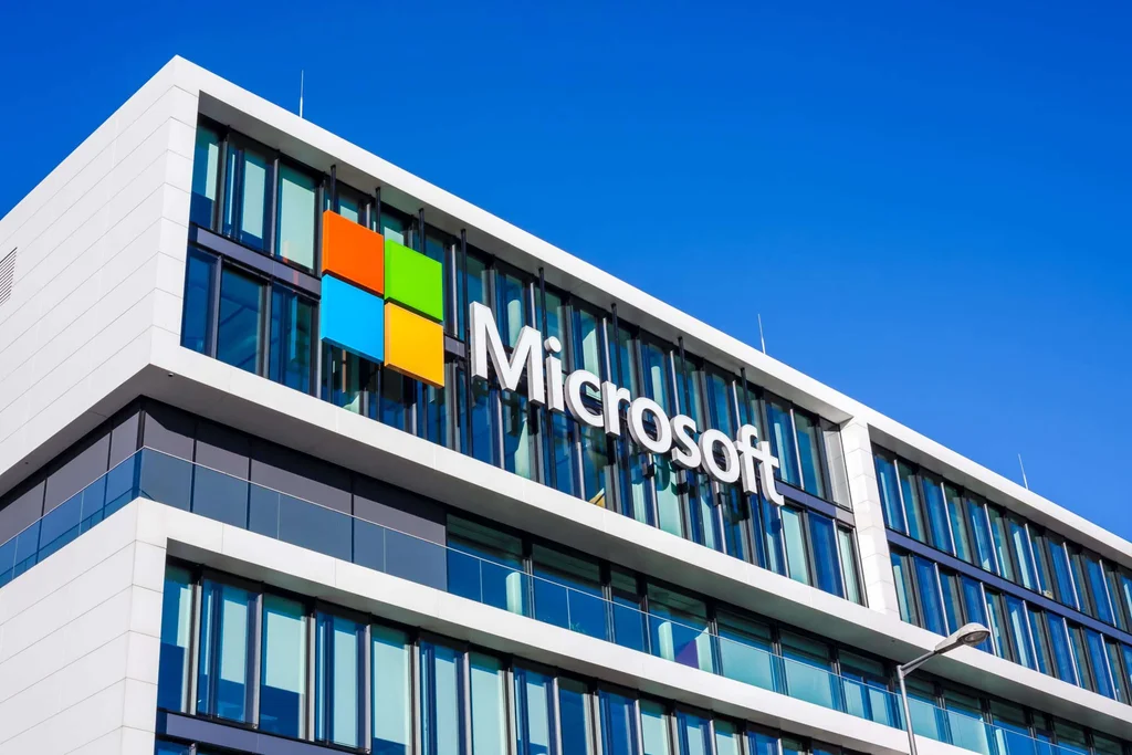 Windows vs macOS: Microsoft is losing hundreds of millions of users while Apple is gaining ground. What's driving the mass migration from PCs to MacBooks and mobile?