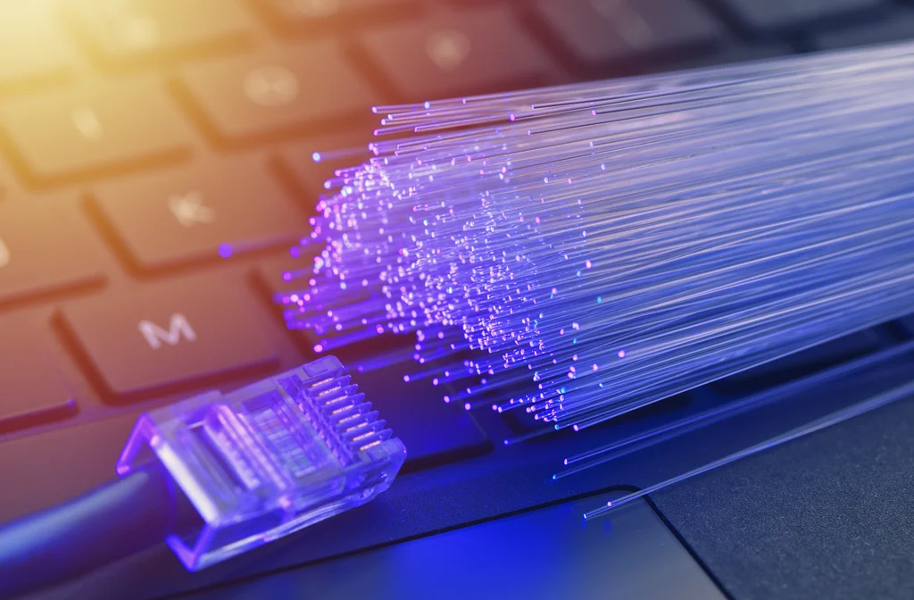 Japan breaks internet speed record – 1.25 million Gbps over 1800 km. New fiber is 4 million times faster than the average broadband in the U.S.
