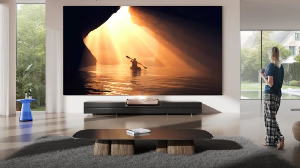 Hisense L9Q Laser TV – projektor UST 5000 ANSI lumenów, 200 cali, Google TV i Dolby Atmos. Premiera w USA, UK i wkrótce w Polsce. Cena od 28 tys. zł.