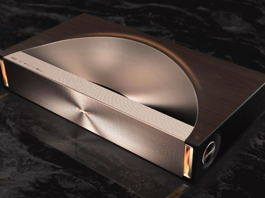 Hisense L9Q – a new Ultra Short Throw 200” projector with Google TV and 5000 ANSI lumens. Dolby Vision, Game Mode 12 ms and Devialet audio system. Premiere of Hisense L9Q in the USA and UK. Triple Laser UST 200 inches, HDR, IMAX, 6.2.2 audio. Estimated price in Poland is 28–30 thousand PLN.