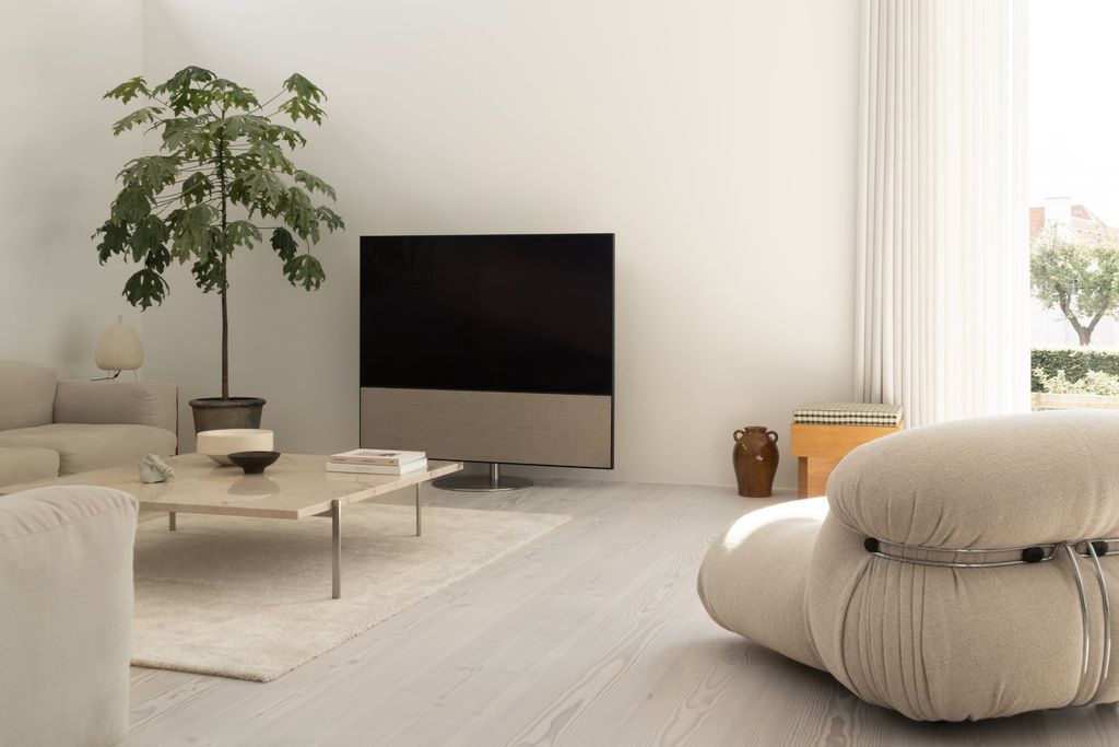 The HiFi Frame from Samsung and Canvas – a luxurious TV and HiFi set in one frame. Art Mode, Carsten Beck, and prices starting from 5000 euros at IFA 2025.