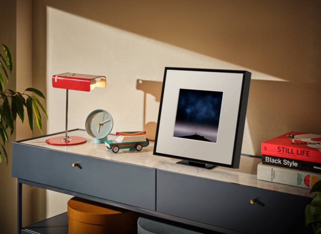 Seria Samsung Ultra Slim to soundbary o wyjątkowo smukłej budowie, które oferują przestrzenny dźwięk Dolby Atmos i współpracę z telewizorami Samsung.