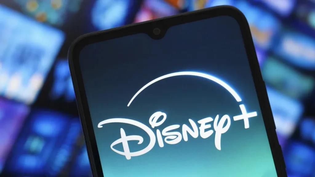 Disney+ i Netflix znów drożeją. Zobacz aktualne ceny planów w USD, EUR, GBP, AUD i PLN oraz jak zmieni się rynek streamingu w 2025 roku.