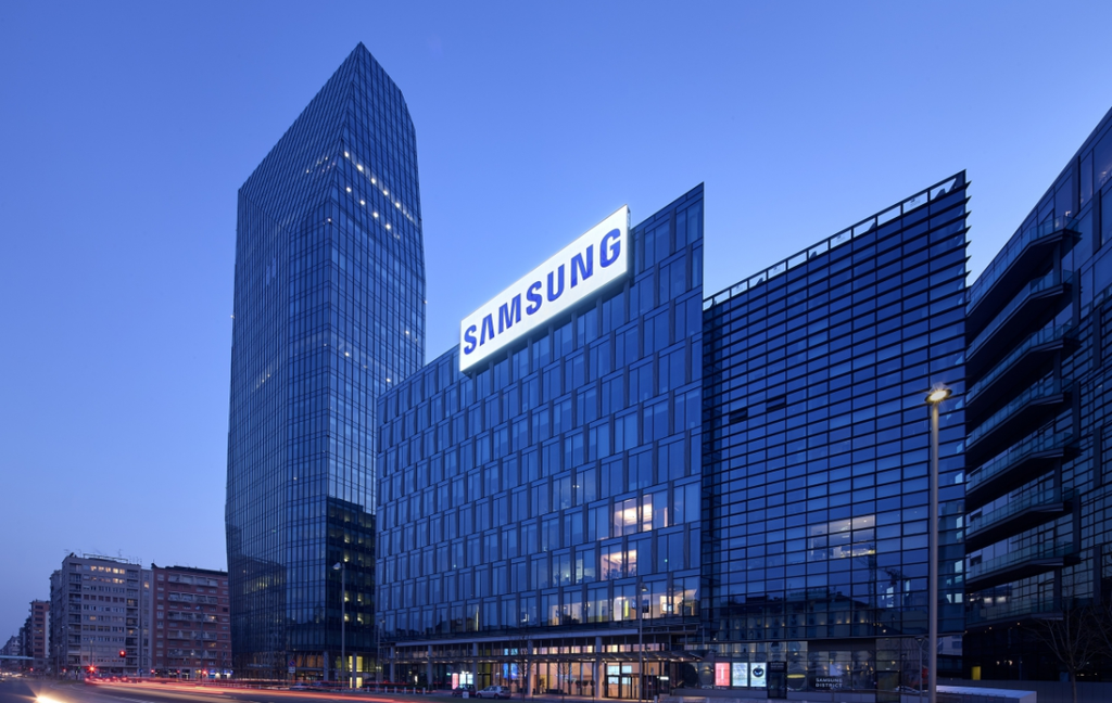 Samsung und OpenAI bündeln Kräfte. Partnerschaft umfasst KI-Rechenzentren, schwimmende Serverfarmen und DRAM-Lieferung für das Stargate-Projekt.