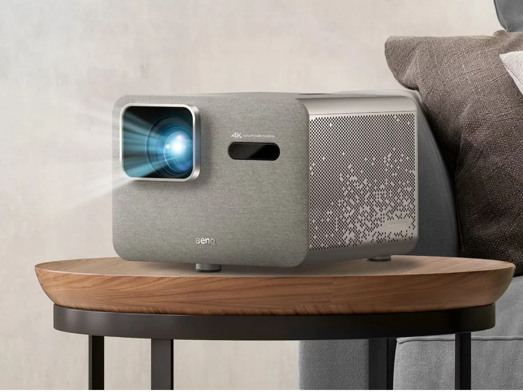 BenQ TK705i i TK705STi – nowe projektory 4K z jasnością 3000 ANSI lumenów. Idealne do oglądania w dzień i grania z input lagiem 5 ms.