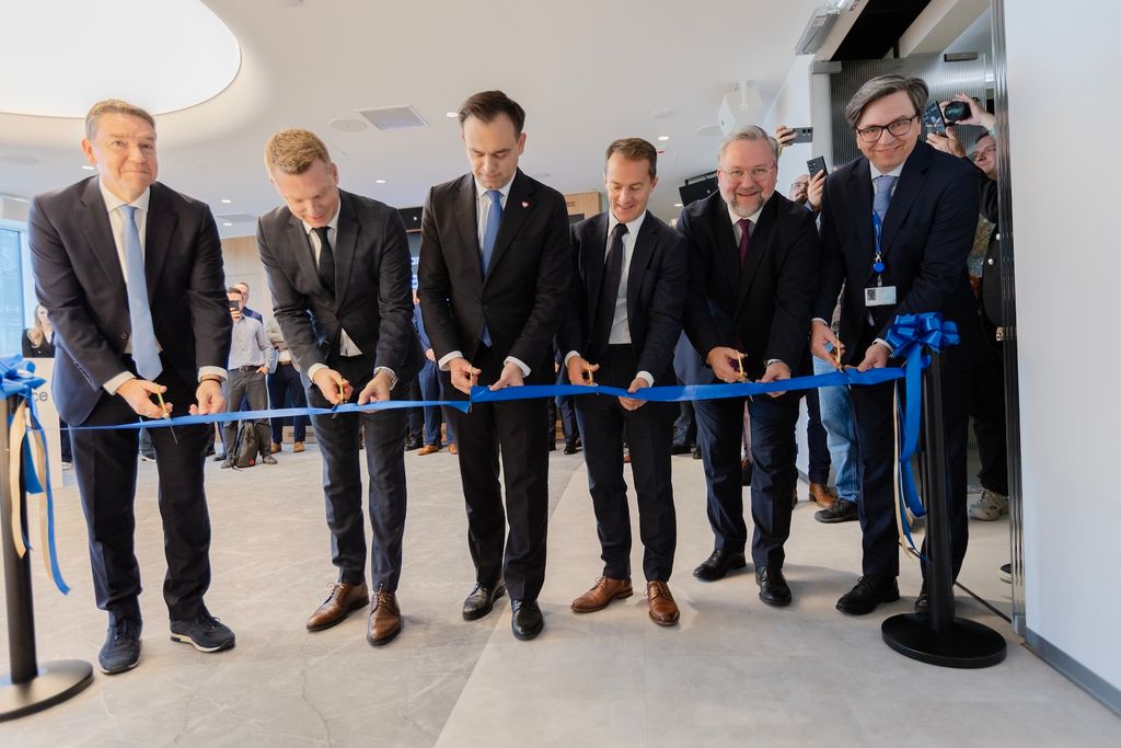 Samsung has opened Europe’s largest Business Experience Centre in Warsaw – 1,200 m² of innovation, 9 interactive zones and over 180 real business scenarios.