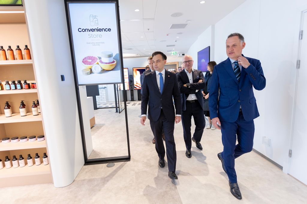 Samsung opens a modern B2B centre in Poland – the Business Experience Centre in Warsaw with 9 zones showcasing the digital transformation of industries.