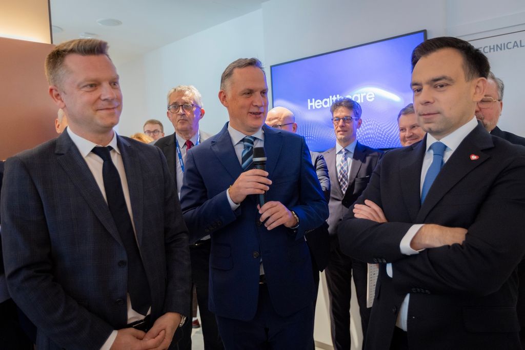 In the Samsung Business Experience Centre, companies can test AI, IoT, SmartThings Pro, Knox, and other solutions for business, health, and administration.