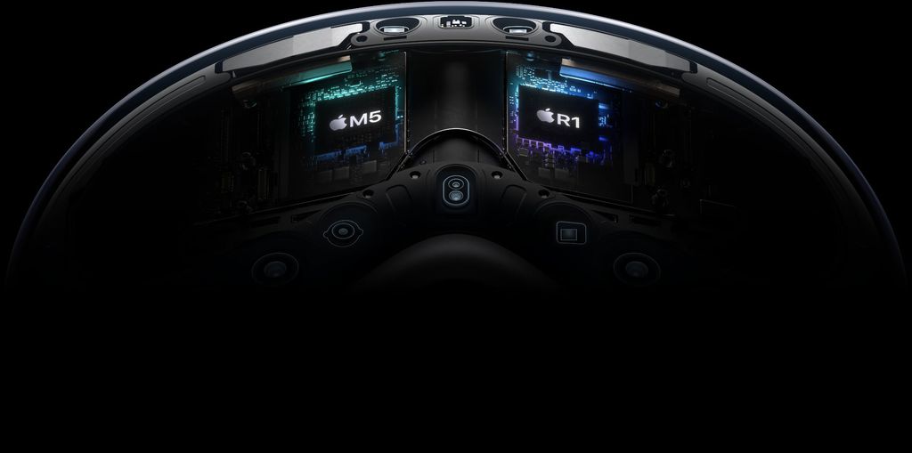 Apple Vision Pro 2025 with the M5 chip, 4K per eye and HDR 120 Hz. Improved comfort thanks to the Dual Knit Band and a larger battery. The future of VR starts here.