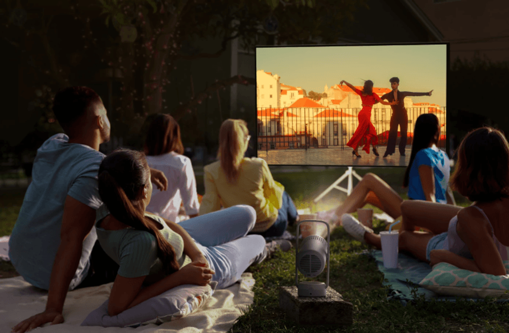 XGIMI Vibe One – przenośny projektor Full HD z Google TV i JBL. Kino w każdym miejscu za mniej niż 900 zł! Idealny dla początkujących.