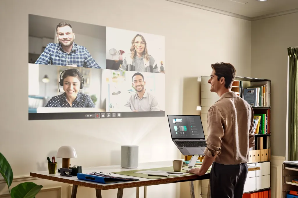 Samsung The Premiere 5 – ultrakrótki rzut, obraz 100 cali i kolory 154% DCI-P3. Dotykowy projektor z Dolby Atmos i Q-Symphony już dostępny w Polsce