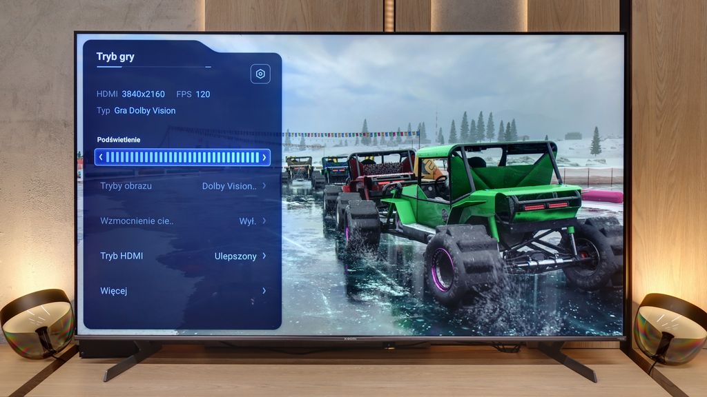„Xiaomi TV S Pro 2026 – jasny ekran Mini LED z odświeżaniem 288 Hz i setkami stref wygaszania. Kapitalny wybór do SDR i gamingu.”