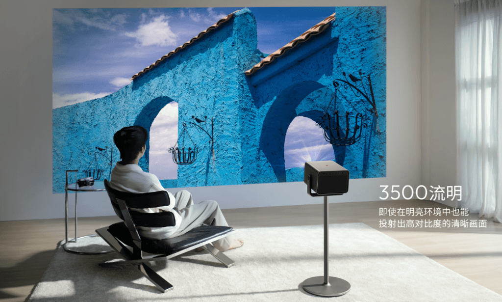 Leica Cine Play 1 Plus bietet ein 300-Zoll 4K-Bild, HDR10+, 110% BT.2020 und Summicron im Inneren. Bessere Helligkeit und ein deutlich attraktiverer Einstiegspreis.