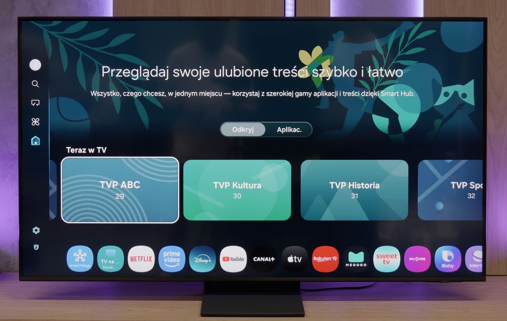 Najbezpieczniejszy wybór w rozmiarze 75 cali do 4000 zł. Unikalna konstrukcja Mini-LED zapewnia lepszy kontrast niż standardowe ekrany, a odświeżanie 144 Hz i HDMI 2.1 zadowolą każdego gracza. Stabilny system i duży efekt "wow". Podpis pod zdjęcie: Samsung QN77F – 75 cali, 144 Hz i stabilna jakość obrazu.