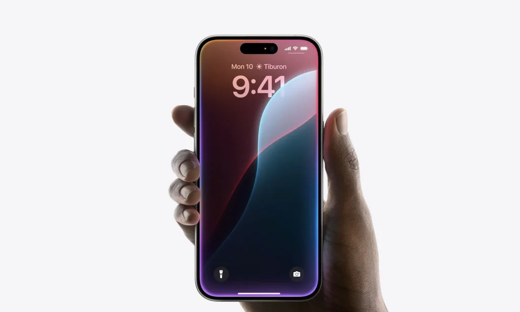 iOS 26.2 pozwoli zastąpić Siri asystentem Gemini, ChatGPT lub Grok. Sprawdź, jak Apple pod presją UE odblokowuje boczny przycisk i dodaje nowe funkcje do iPhone’a.