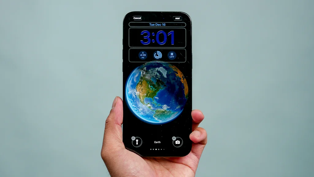 iOS 26.3 beta wprowadza zmiany w galerii tapet iPhone’a. Apple rozdziela sekcje Pogoda i Astronomia oraz dodaje nowe, gotowe warianty tapet pogodowych z dynamicznymi widżetami.