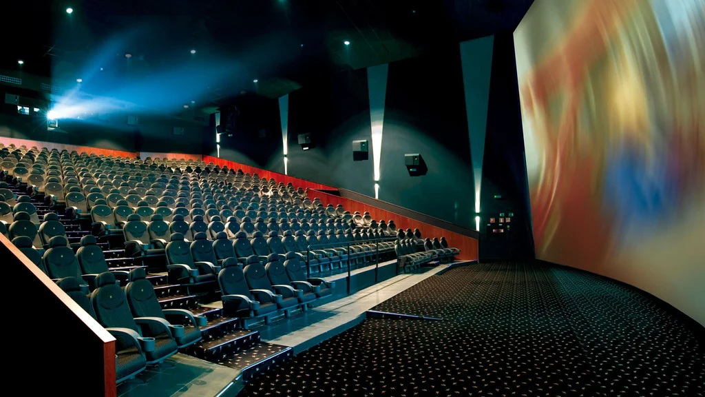IMAX reports a record year in 2025, generating $1.28 billion in revenue despite an overall decline in the theatrical market. Audiences are increasingly choosing premium screenings and large-format cinema experiences.