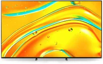 Vergleich des Aussehens von Sony Bravia 5 und X90L – nahezu identisches Design, mit einer kleinen Änderung der Rahmenfarbe und einem vereinfachten Standfuß.