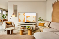 Der Fernseher als Kunstwerk? Samsung präsentiert die neue Kollektion Art Basel 2025. Über 3500 Werke in 4K zum Herunterladen auf The Frame und Neo QLED.