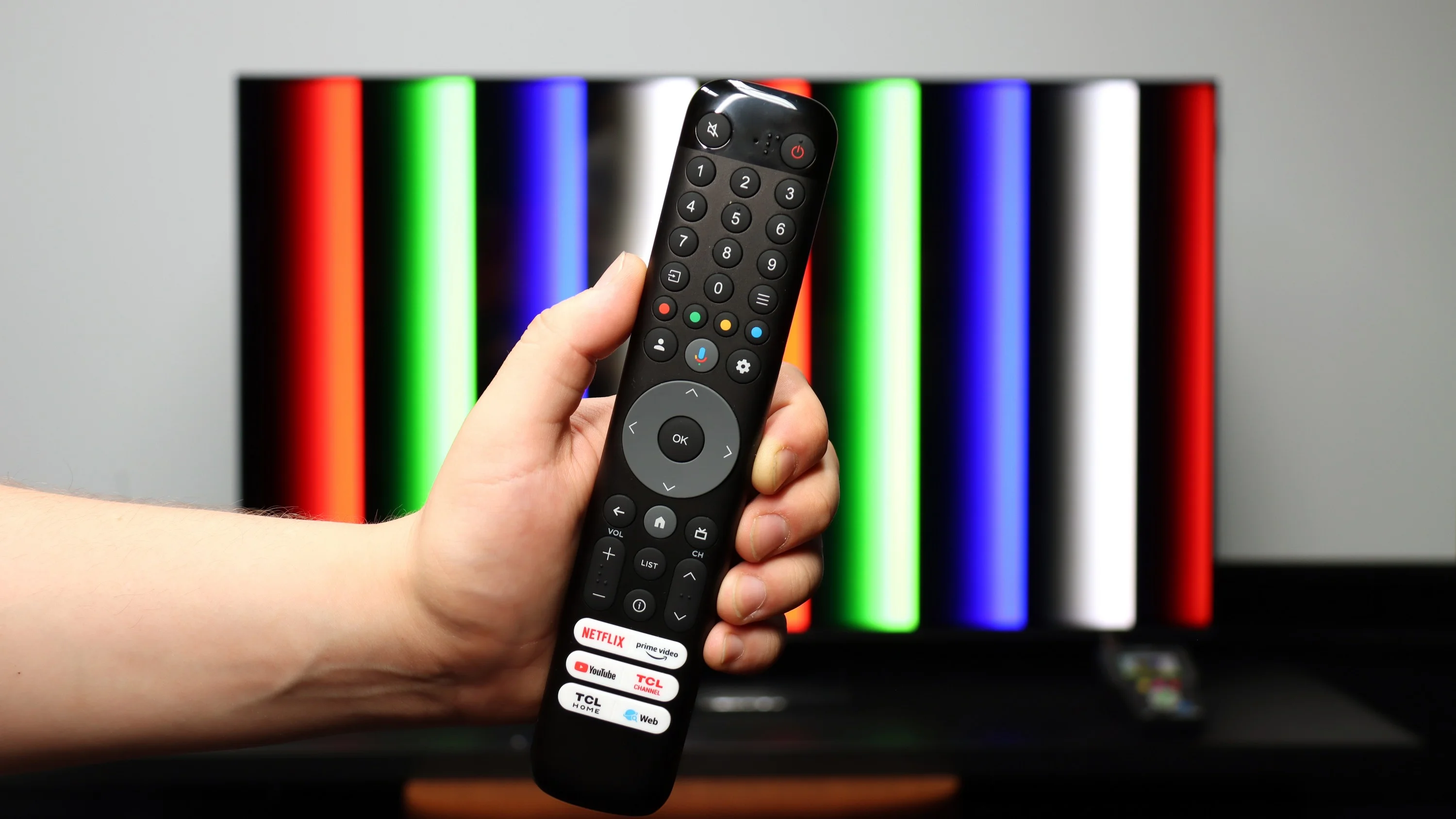 Review TCL MQLED85 / C765 Appearance of the TV