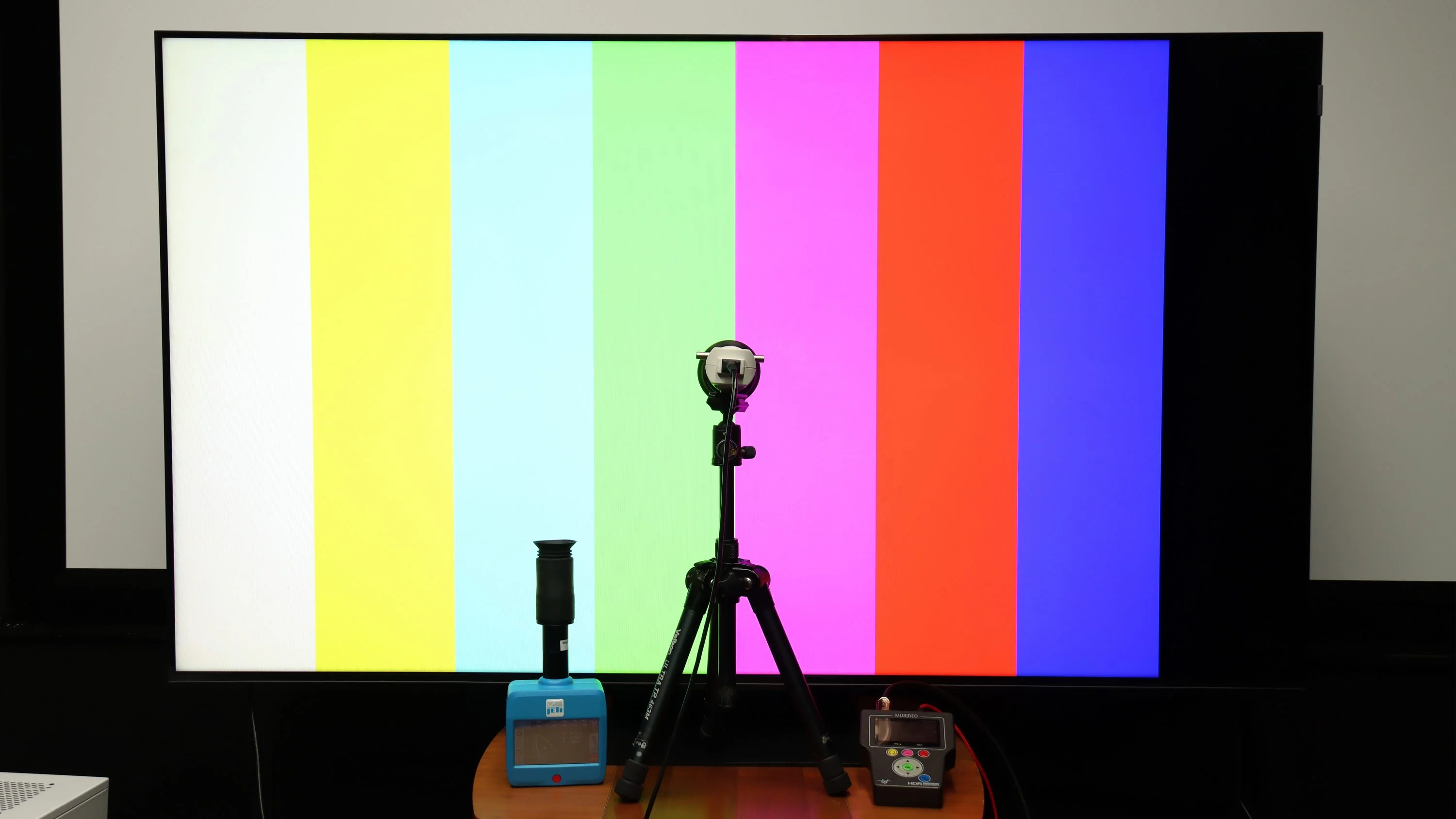 Review TCL C855 Appearance of the TV