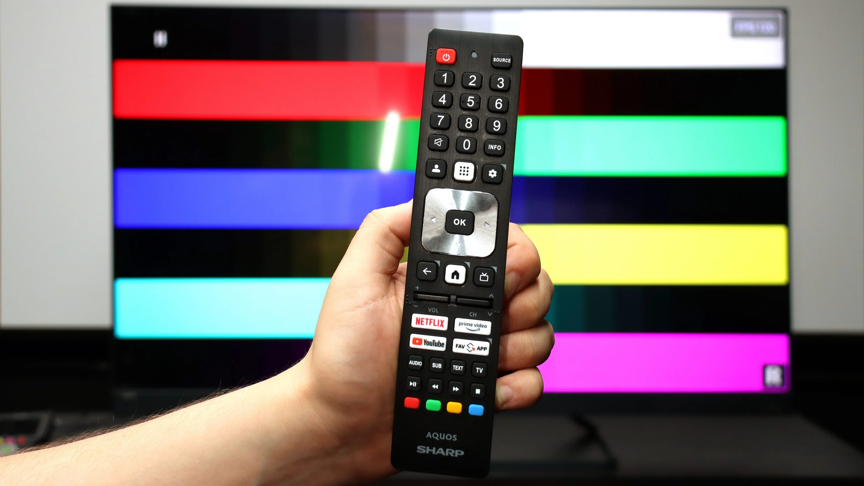 Review Sharp FQ8 Appearance of the TV