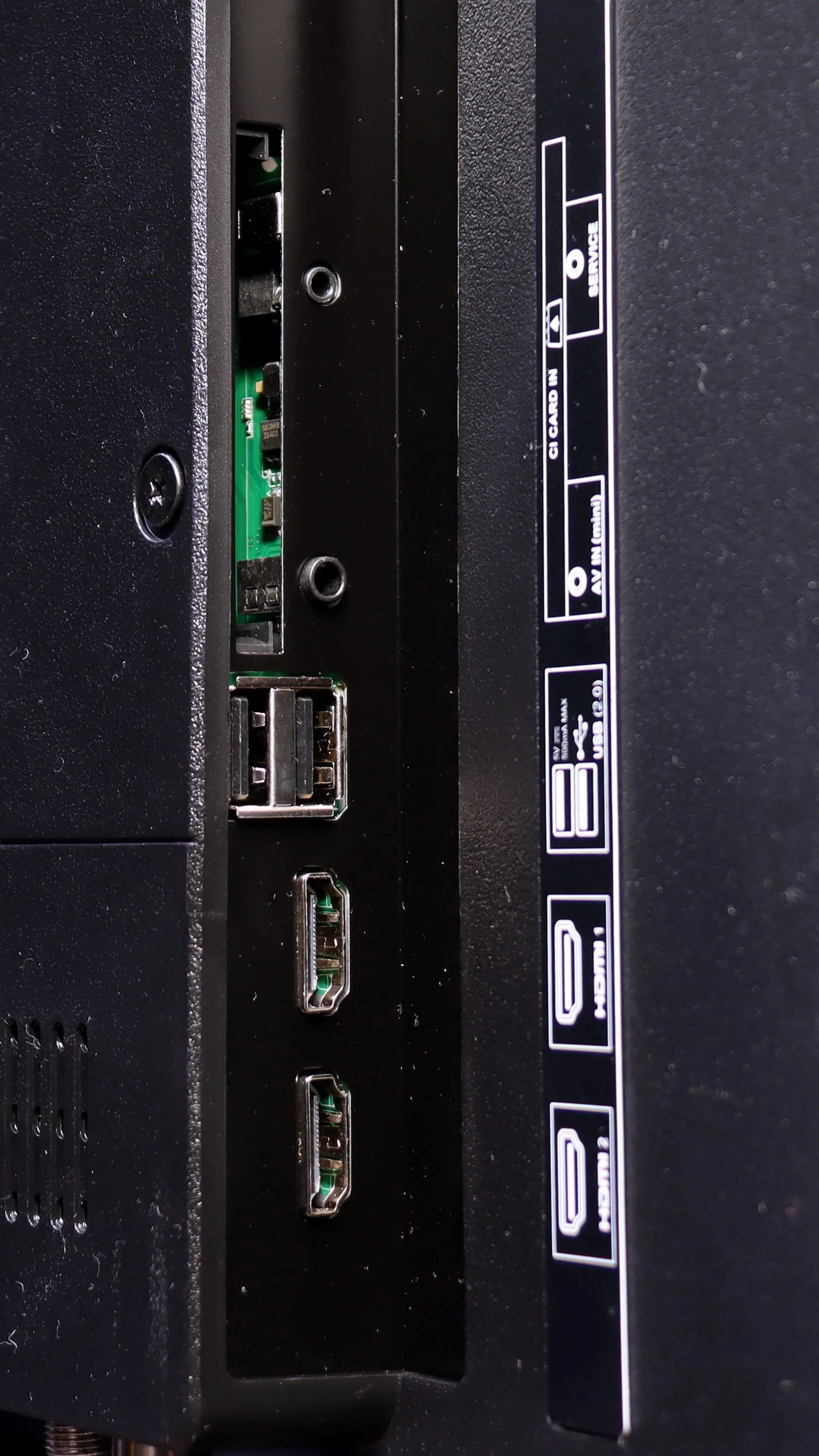 Review Sharp FQ8 Appearance of the TV